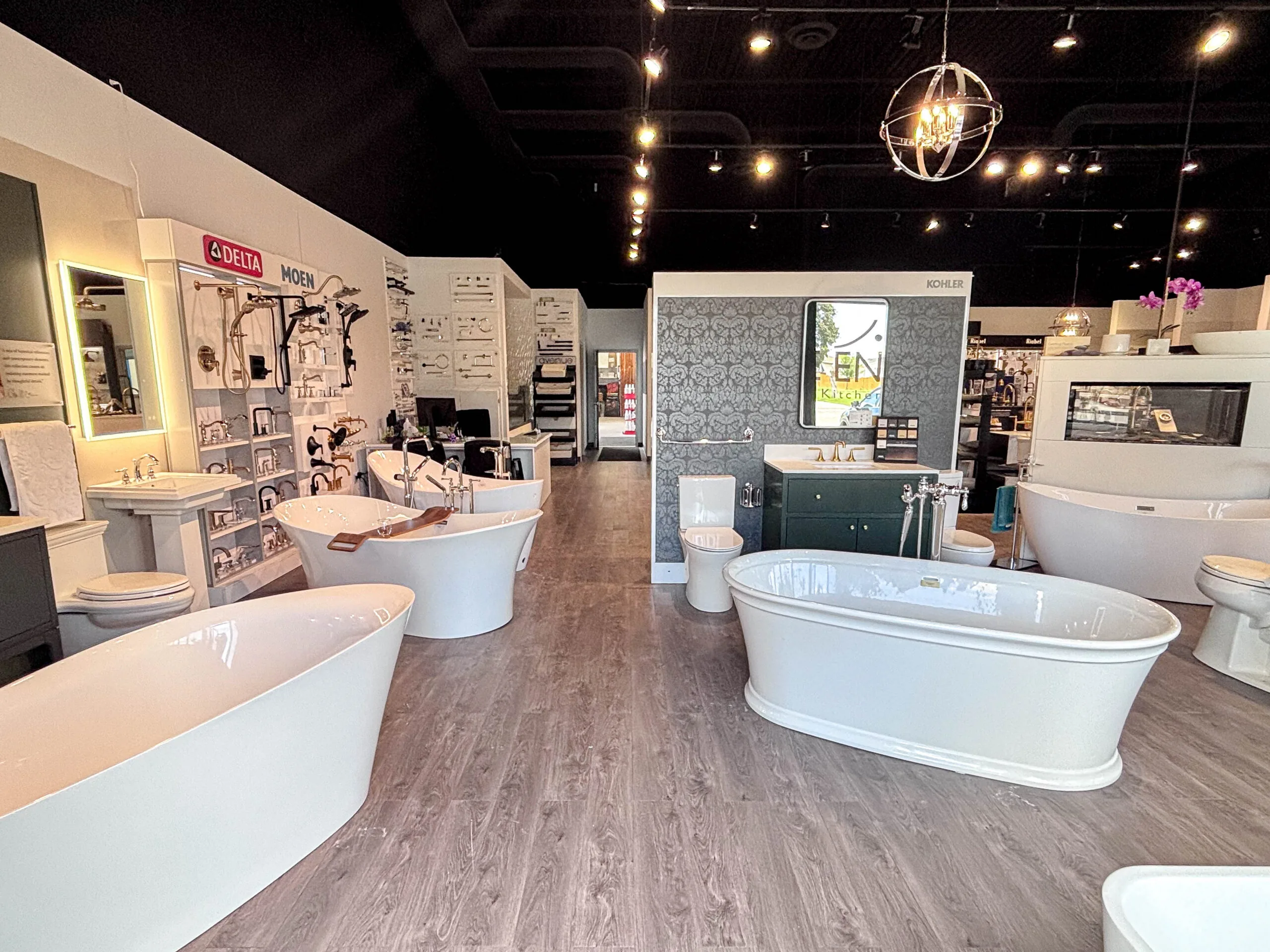 Showroom floor with freestanding bathtubs, vanities and faucet displays